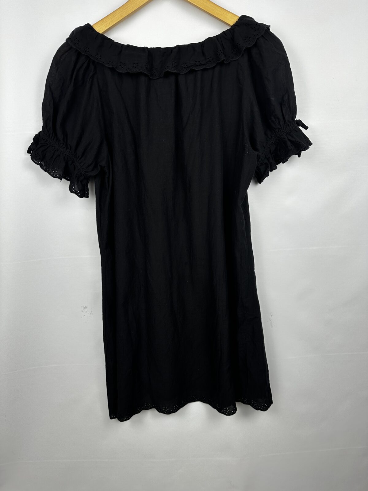 VESTIDO NEGRO AKIABARA DETALLES DE PUNTILLAS (M) - Imagen 3