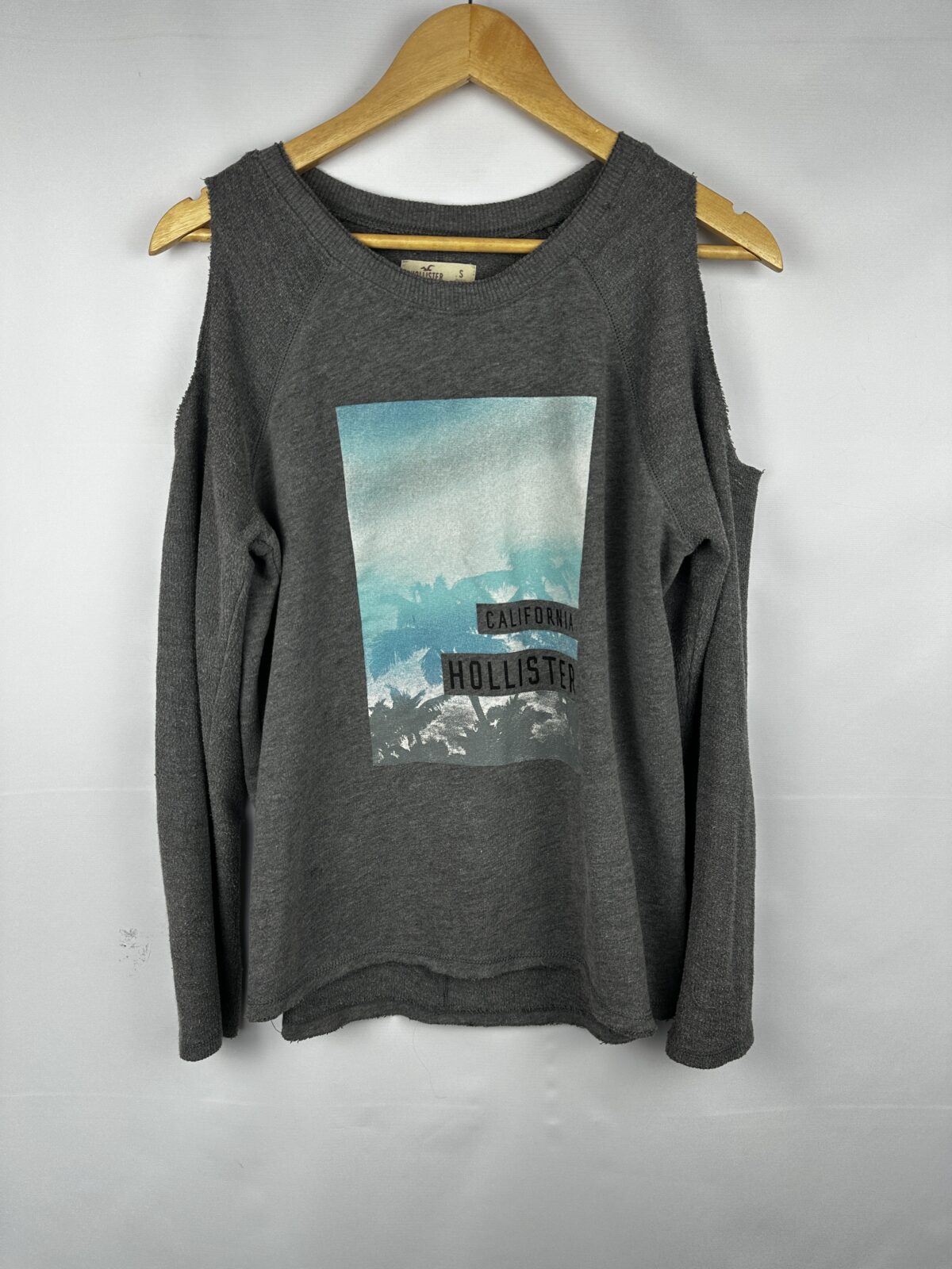 BUZO GRIS HOLLISTER HOMBROS DESCUBIERTOS (S)