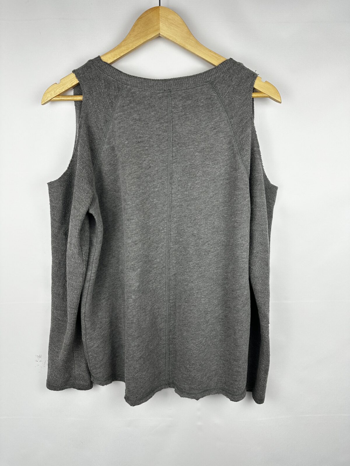 BUZO GRIS HOLLISTER HOMBROS DESCUBIERTOS (S) - Imagen 3