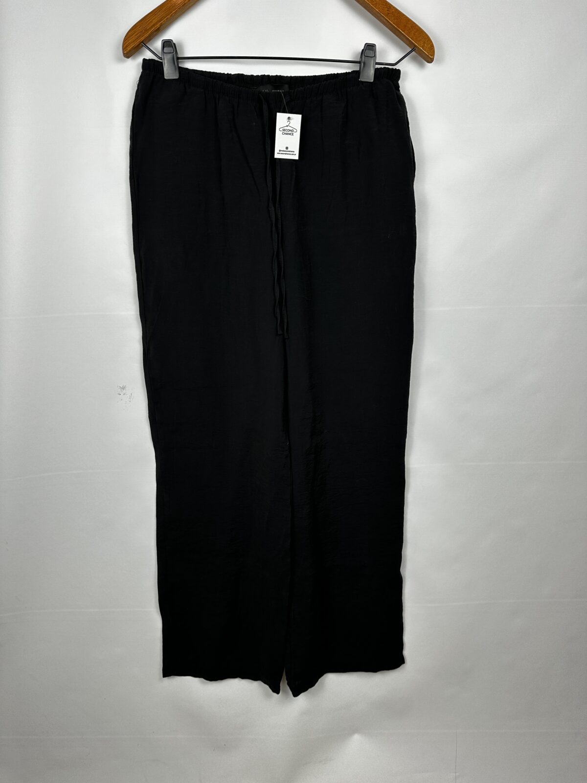 PANTALON NEGRO LIVIANO ZARA (M)